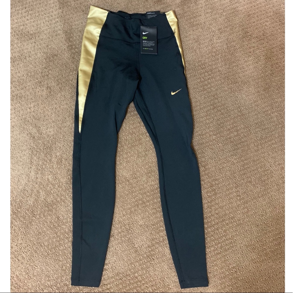 Nike One Tight Fit Leggings